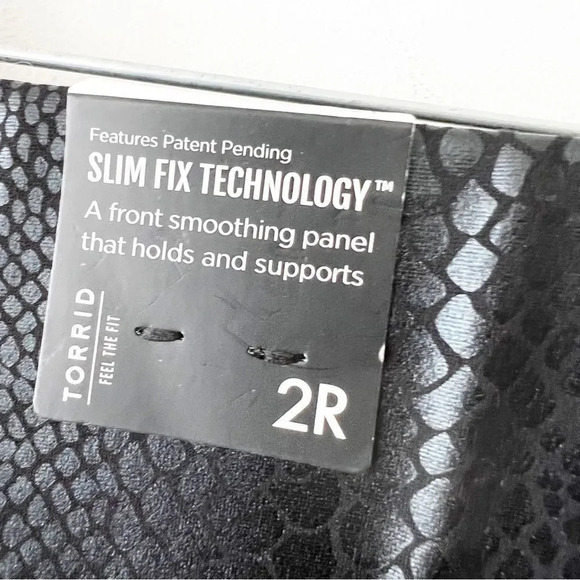 Torrid Textured Pixie Pants Black Croc Shine Women’s Size 2X Regular Slim Fix - Picture 3 of 10